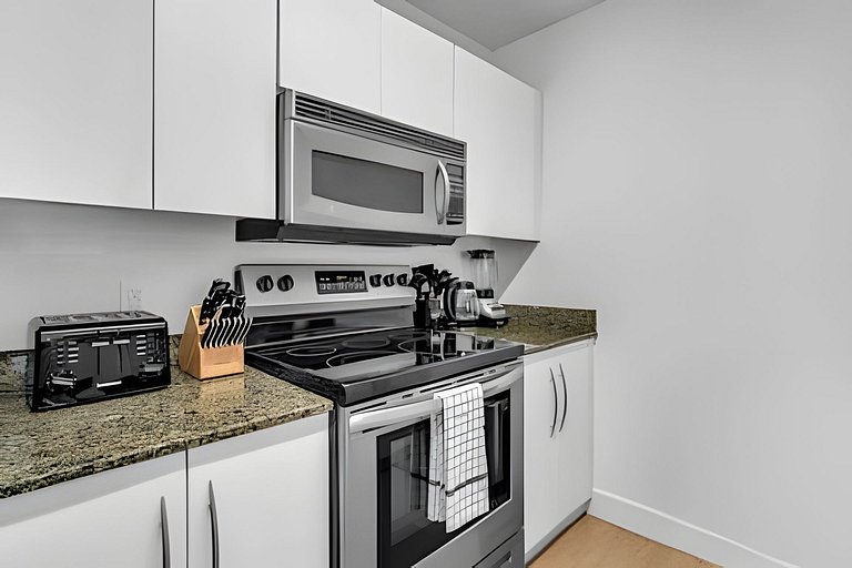 Stylish Brickell Apartment • Sleeps 5 FREE Parking
