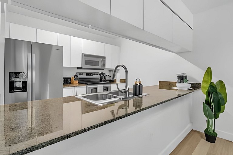 Stylish Brickell Apartment • Sleeps 5 FREE Parking