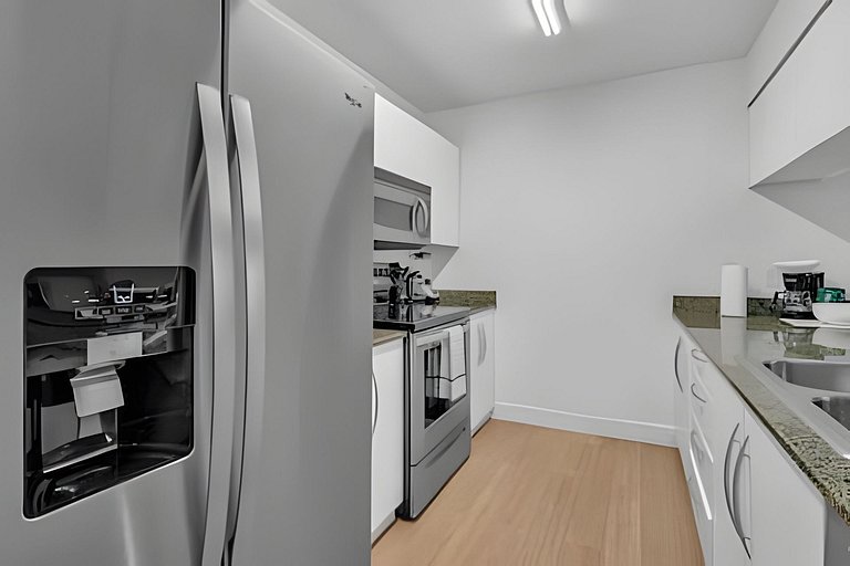 Stylish Brickell Apartment • Sleeps 5 FREE Parking