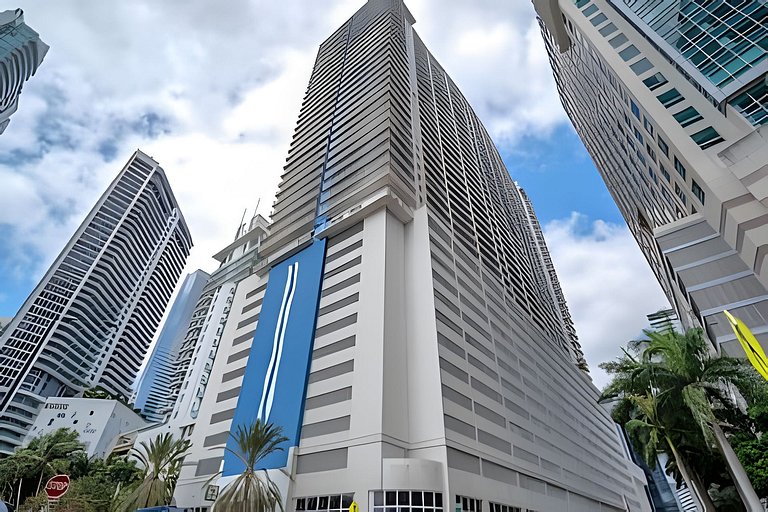 Stylish Brickell Apartment • Sleeps 5 FREE Parking