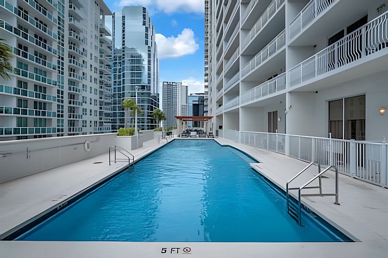 Stylish Brickell Apartment • Sleeps 5 FREE Parking