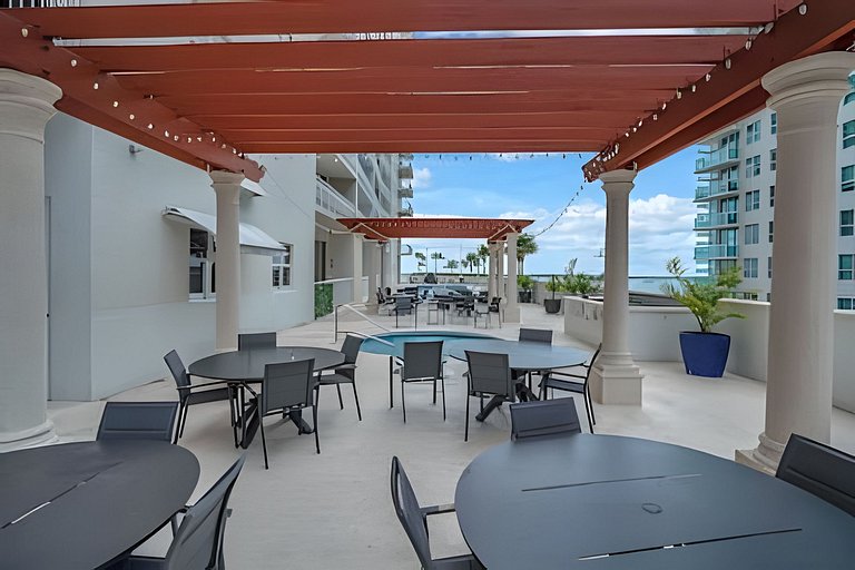 Stylish Brickell Apartment • Sleeps 5 FREE Parking