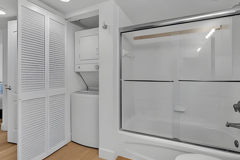Stylish Brickell Apartment • Sleeps 5 FREE Parking
