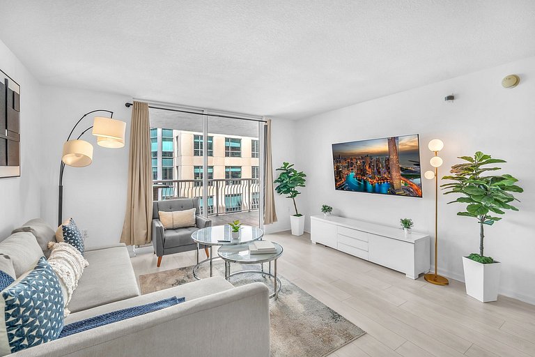 Stunning Bay & City Views •High-Floor Brickell 1BR