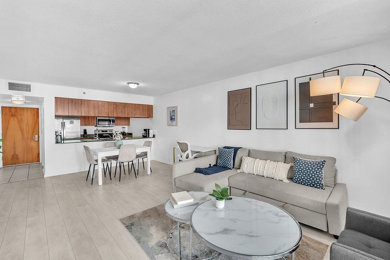 Stunning Bay & City Views •High-Floor Brickell 1BR