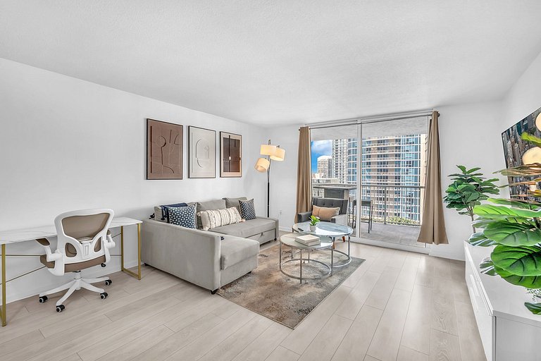 Stunning Bay & City Views •High-Floor Brickell 1BR