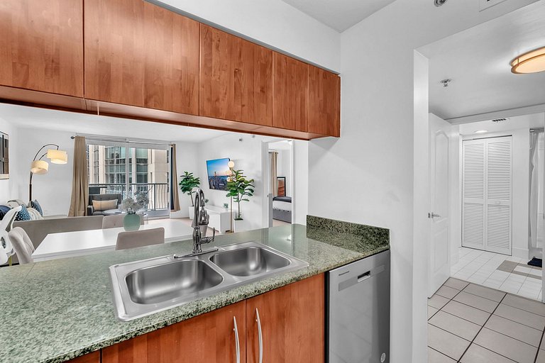 Stunning Bay & City Views •High-Floor Brickell 1BR