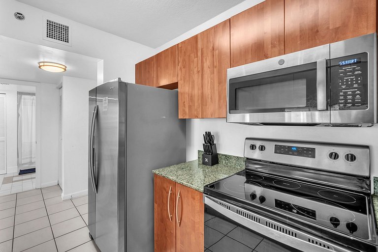 Stunning Bay & City Views •High-Floor Brickell 1BR