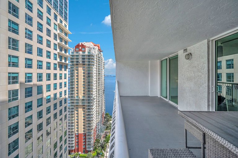Stunning Bay & City Views •High-Floor Brickell 1BR