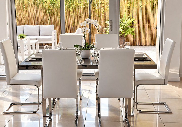 Huge 1,500sqft Lux 2BR • Walk to Design District